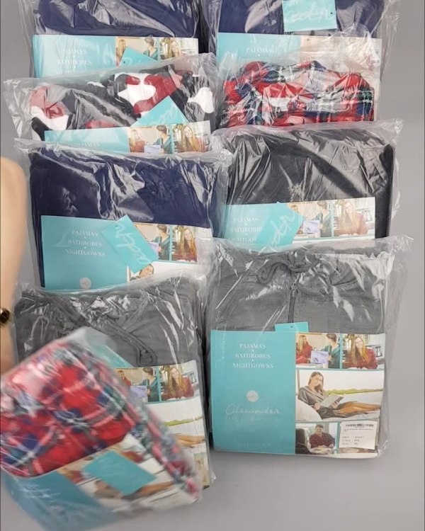 Фотография  850 - Халаты, комбинезоны (семейный) СТОК CAN#10 кг, ЛОТ №4448 оптом в Калининграде и Калининградской области