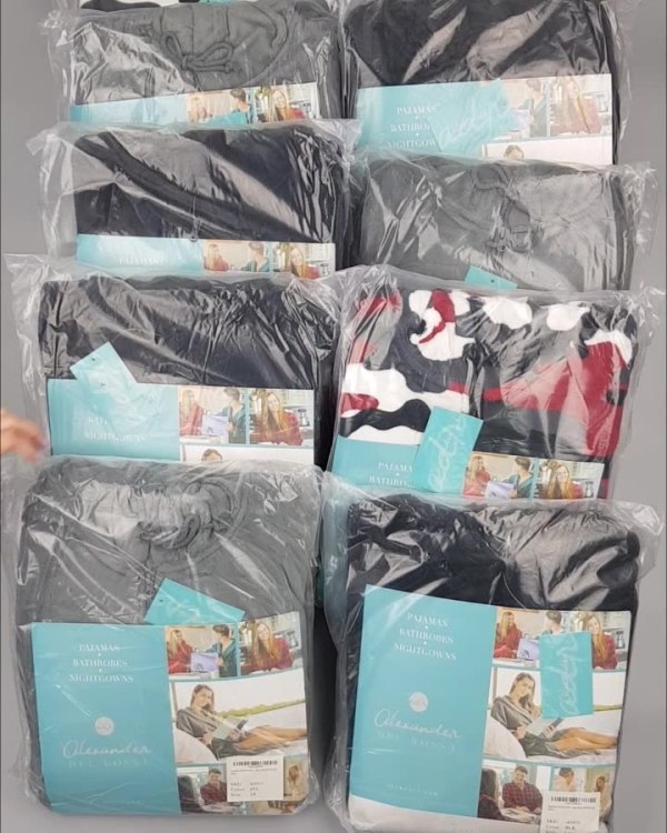 Фотография  967 - Халаты, комбинезоны (семейный) СТОК CAN#10 кг, ЛОТ №4449 оптом в Калининграде и Калининградской области