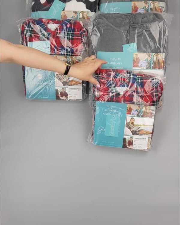 Фотография  654 - Халаты, комбинезоны (семейный) СТОК CAN#10 кг, ЛОТ №4451 оптом в Калининграде и Калининградской области