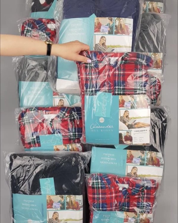 Фотография  666 - Халаты, комбинезоны (семейный) СТОК CAN#10 кг, ЛОТ №4451 оптом в Калининграде и Калининградской области