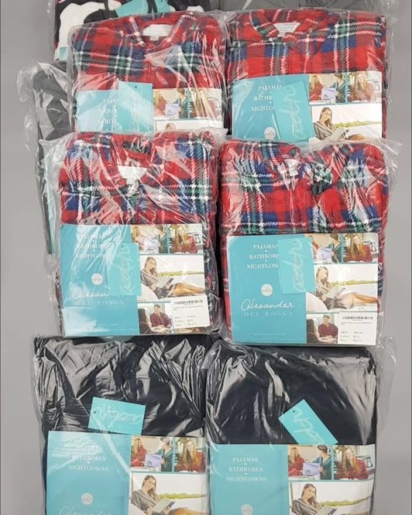 Фотография  613 - Халаты, комбинезоны (семейный) СТОК CAN#10 кг, ЛОТ №4452 оптом в Калининграде и Калининградской области