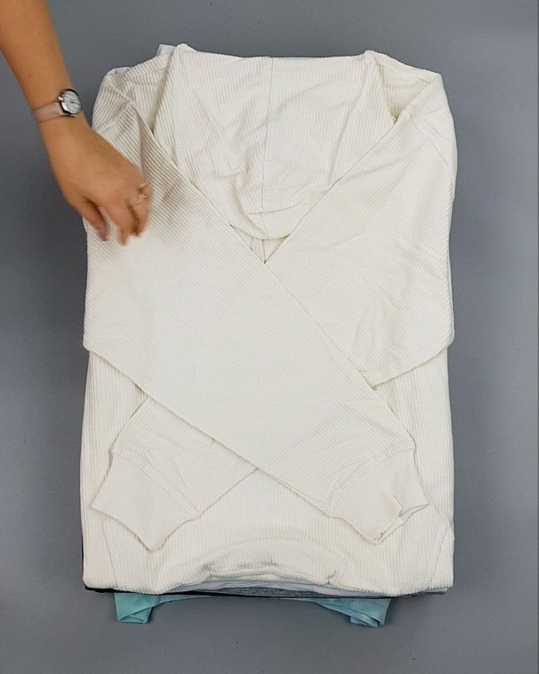 Фотография  433 - HOODIE CAN 084#10 кг, ЛОТ №7034 оптом в Калининграде и Калининградской области