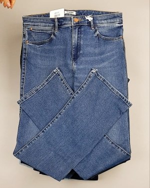 Фотография 988 - Джинсы WRANGLER м/ж#8,1 кг, ЛОТ №7011 оптом в Калининграде и Калининградской области