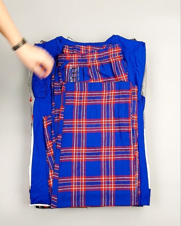 Фотография  992 - Домашняя одежда CAN 104#10 кг, ЛОТ №7330 оптом в Калининграде и Калининградской области