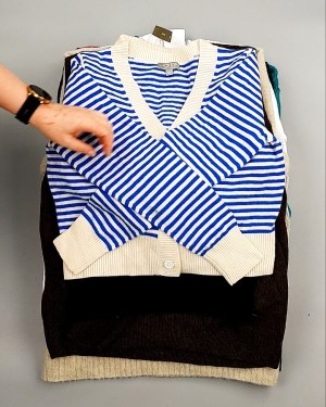 Фотография  319 - Джемпера СТОК CAN 084#7 кг, ЛОТ №7647 оптом в Калининграде и Калининградской области