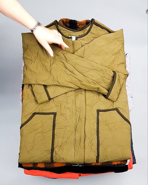 Фотография  910 - Верхняя одежда AMAZON жен 015#10 кг, ЛОТ №7712 оптом в Калининграде и Калининградской области