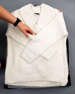 Фотография  437 - Джемпера СТОК CAN 084#7 кг, ЛОТ №7648 оптом в Калининграде и Калининградской области