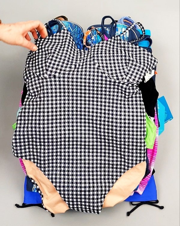 Фотография  637 - Купальники СТОК CAN 124#5 кг, ЛОТ №7689 оптом в Калининграде и Калининградской области