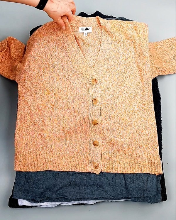 Фотография  439 - Джемпера СТОК CAN 084#7 кг, ЛОТ №7648 оптом в Калининграде и Калининградской области