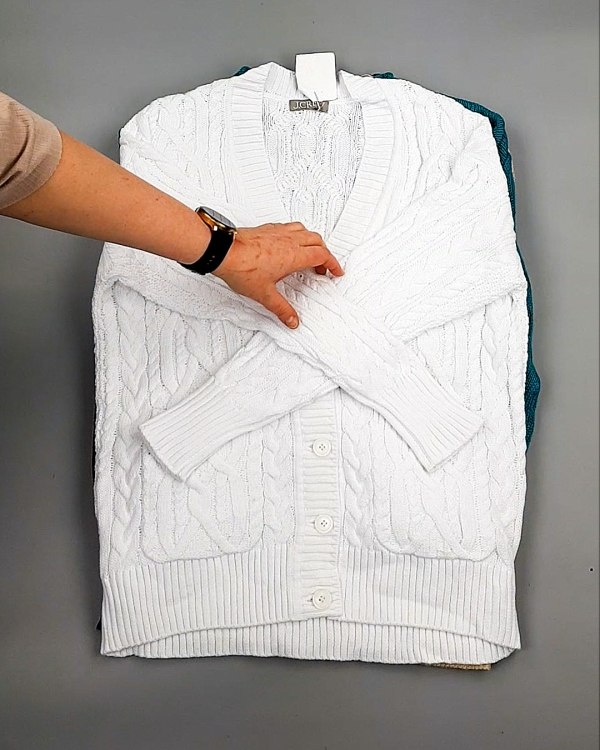 Фотография  388 - Джемпера СТОК CAN 084#7 кг, ЛОТ №7647 оптом в Калининграде и Калининградской области