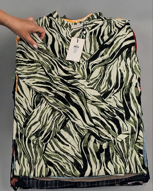 Фотография  717 - Блузки+Джемпера Bestseller Summer 045 B#8,5 кг, ЛОТ №9039 оптом в Калининграде и Калининградской области