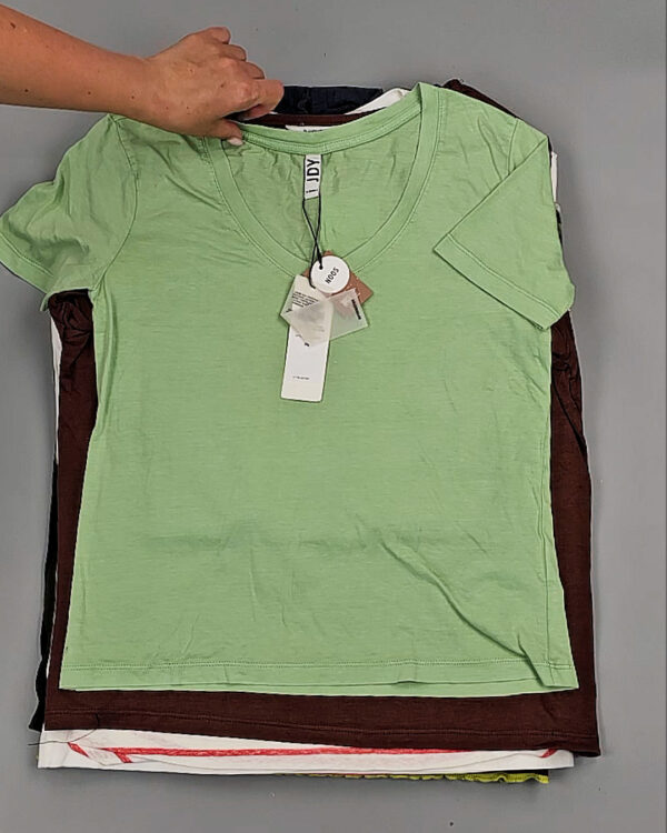 Фотография  557 - Футболки DK COMPANY 045 B#5,5 кг, ЛОТ №9087 оптом в Калининграде и Калининградской области