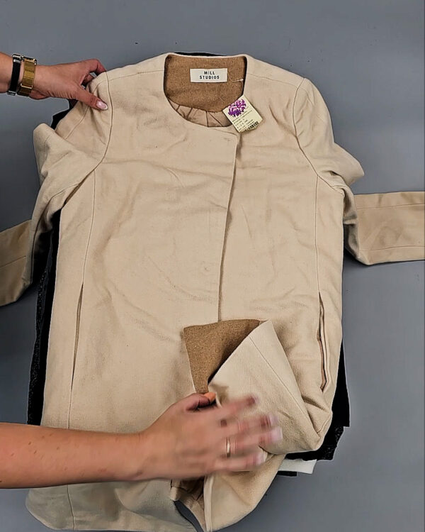 Фотография  584 - Верхняя одежда Корея 085#15 кг, ЛОТ № СТ-9248 оптом в Калининграде и Калининградской области