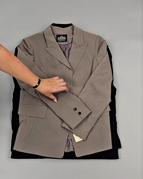 Фотография  691 - Жакеты Корея 085#10 кг, ЛОТ № СТ-9240 оптом в Калининграде и Калининградской области