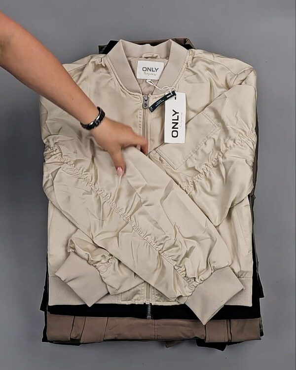 Фотография  560 - Ветровки Bestseller 045#10 кг, ЛОТ СТ-9407 оптом в Калининграде и Калининградской области