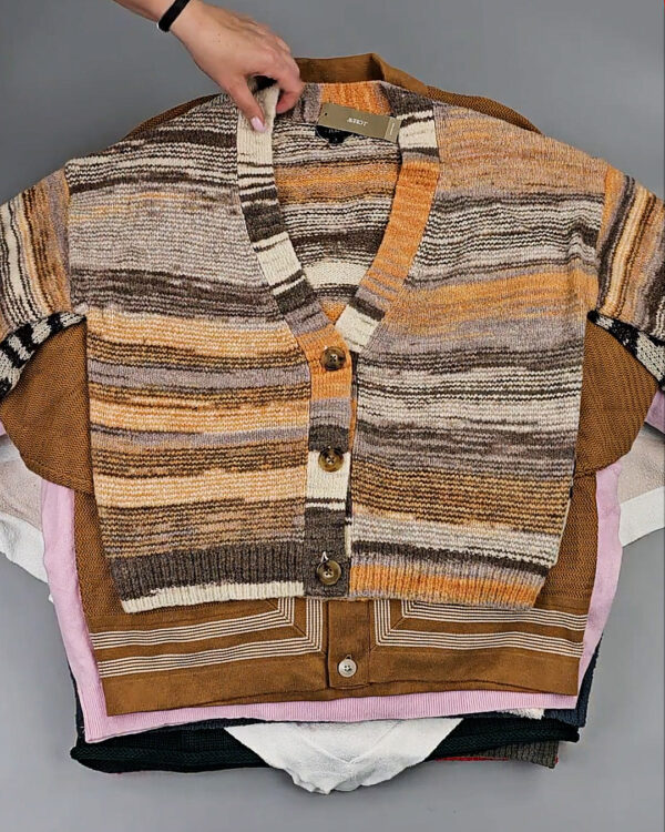 Фотография  879 - Джемпера СТОК CAN#10 кг, ЛОТ СТ-9915 оптом в Калининграде и Калининградской области