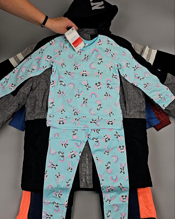 Фотография  930 - C&A Kids Winter 1023#7 кг, ЛОТ СТ-9691 оптом в Калининграде и Калининградской области