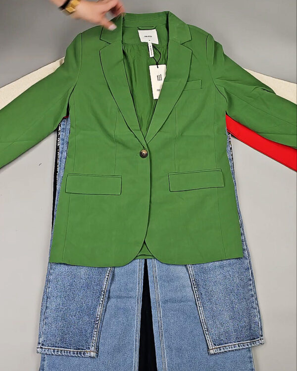 Фотография  396 - DK+Bestseller 085#16 кг, ЛОТ СТ-9952 оптом в Калининграде и Калининградской области